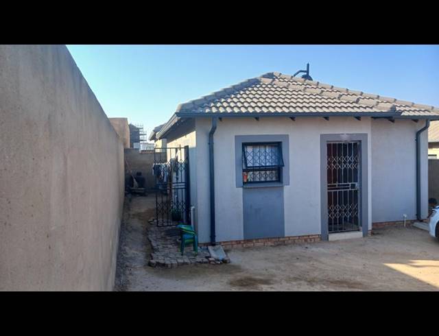 2 BEDROOM HOUSE FOR SALE IN CLAYVILLE